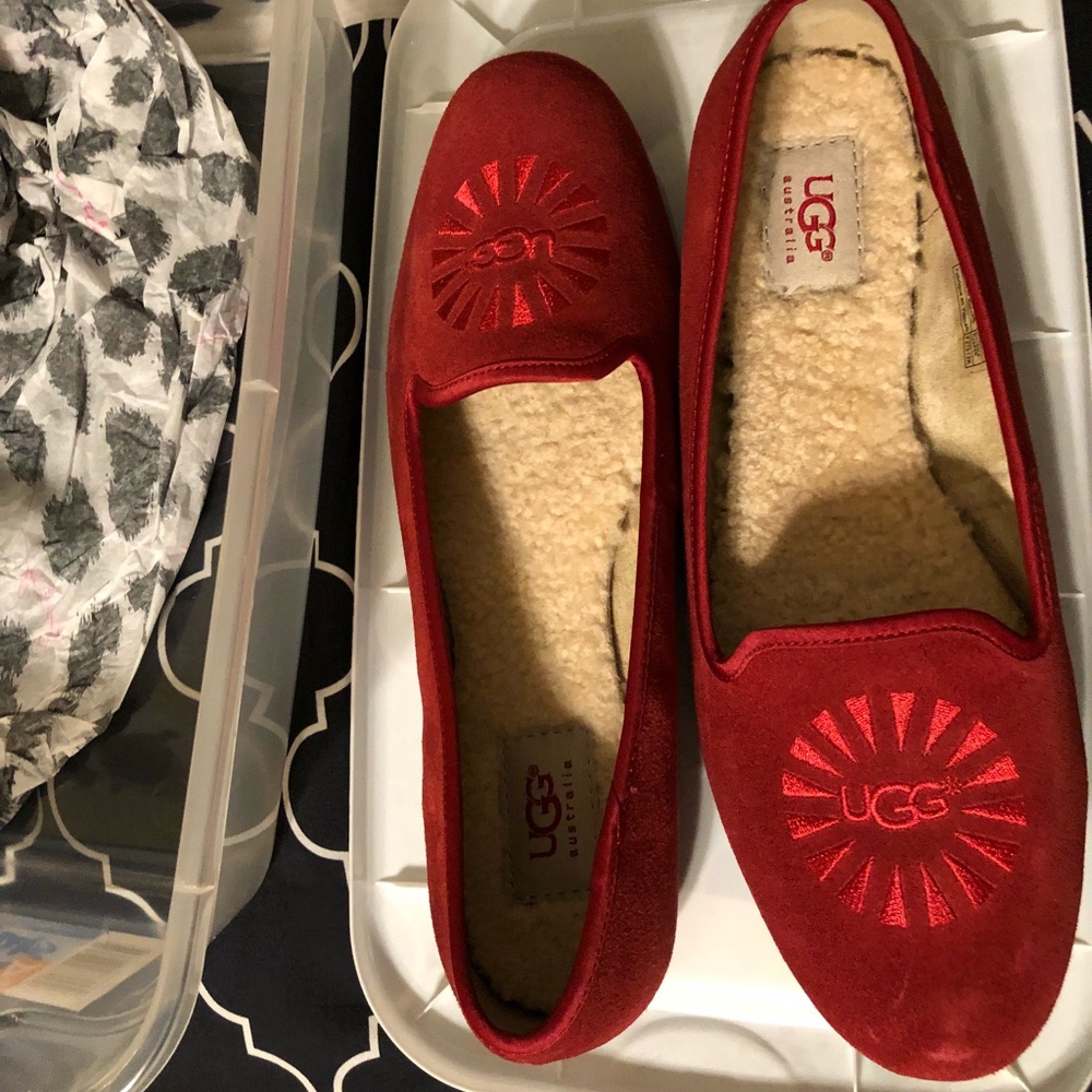 Used Ugg red smoking slippers size 9